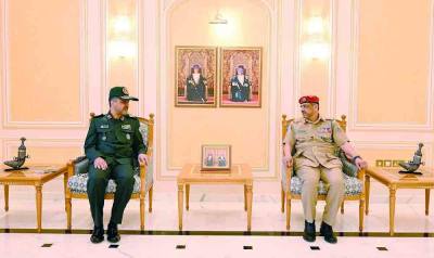 بحث التعاون في المجالات الأكاديمية العسكرية مع إيران