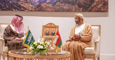 وزير الخارجية يستقبل نظيره السعودي