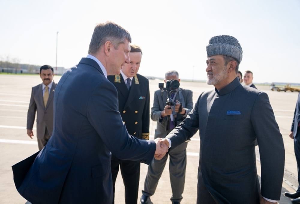 عاهلُ البلاد المفدّى يصلُ إلى روسيا