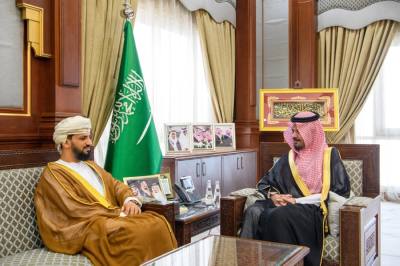 أمير المدينة المنورة يستقبل رئيس بعثة الحج العمانية