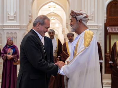 الرئيس الإيراني يختتم زيارة رسمية لسلطنة عمان استمرت يومين