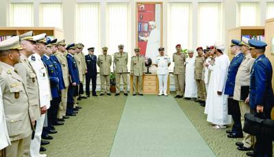 آمر كلية الدفاع الوطني يستقبل وفدا جزائريا